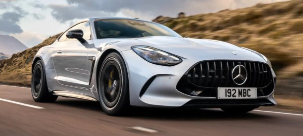 Отново сме в Щутгарт. Изправен директно срещу Porsche 911, много по-ниският профил на Mercedes-AMG GT го прави по-непопулярен избор. Но пък на мнозина точно това им харесва. GT е кола, която е толкова добра за шофиране, колкото и за гледане. 

Изцяло ново второ поколение току-що се появи само във форма на купе - с V8 и V8 хибридни задвижвания, всички с 4WD и деветстепенна автоматична трансмисия. Мощността е 585 к.с. Аеродинамично чудо, а нивата на комфорт са очаквано високи. Финесът на изработка е впечатляващ, кабината е луксозна и качеството впечатляващо. Определено проблеми за Porsche.
